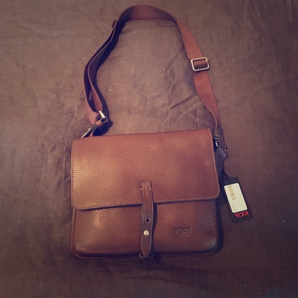 tumi leather purse